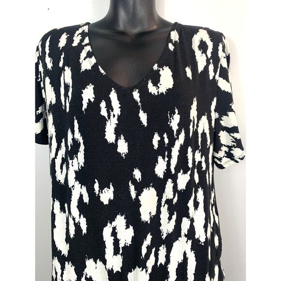 LuLaRoe Black & White Short Sleeve Jumper - Size Medium - Picture 2 of 4
